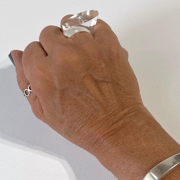 Vintage Lucite Ring Chunky Clear Flat Top Statement Unisex Acrylic Jewelry - Picture 9 of 12